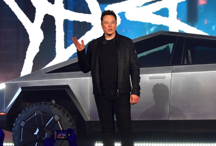 Elon Musk presents the Cybertruck